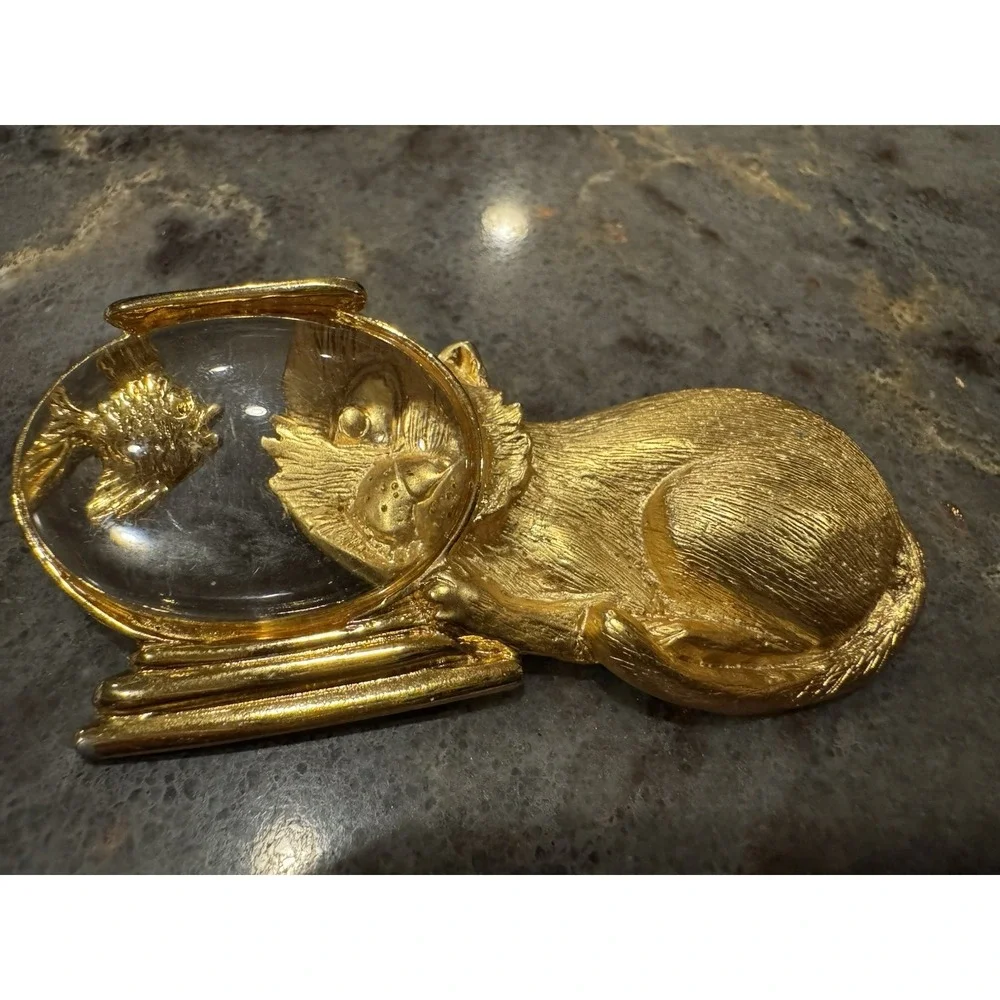 Vintage JJ Cat Fish Bowl Brooch Gold Tone Lucite Crystal Aquarium Pin‎ Signed